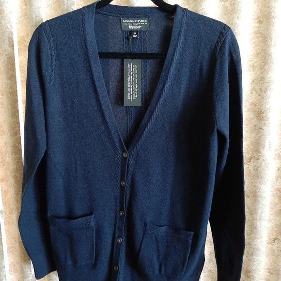 Banana Republic Sweaters - NWT navy BR cable detail cardigan size M